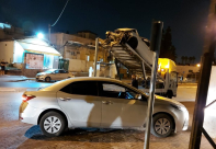 منتصف الليلة - اصابة متوسطة لسائق مركبة بحادث طرق في الرملة